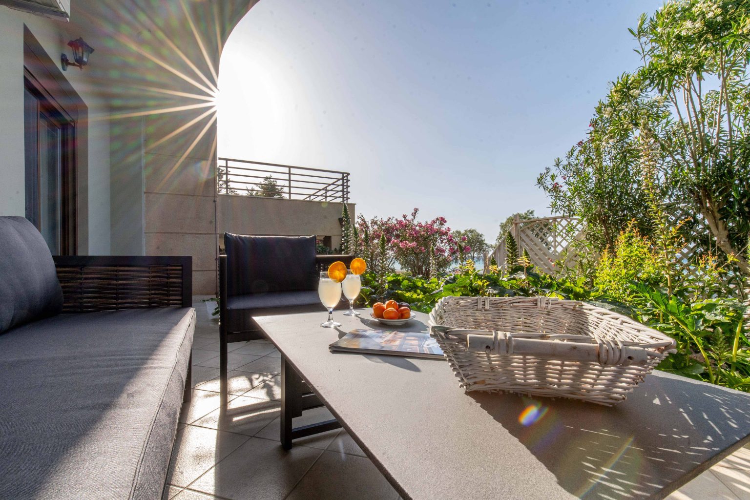 lemonis -booking-130